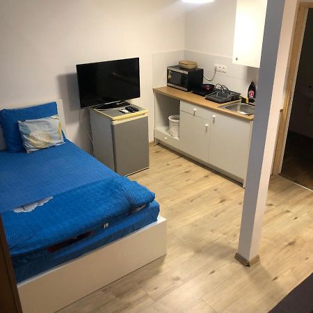 7Dab Rotten 4B3 Contactless Self Check-In Budapest Bagian luar foto