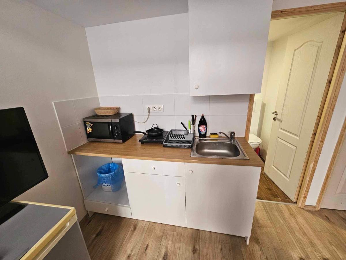 7Dab Rotten 4B3 Contactless Self Check-In Budapest Bagian luar foto